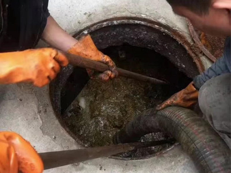 南陵清理化粪池时如何避免沼气的危害?